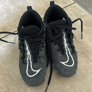 Nike alpha menace boys football cleats